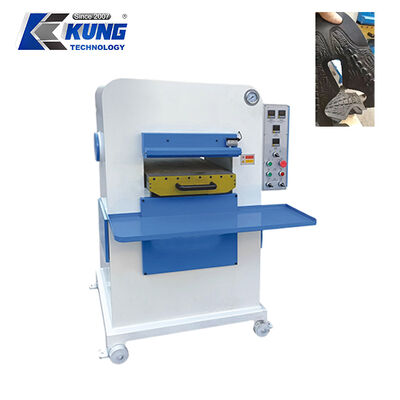 machine gravante en refief en cuir